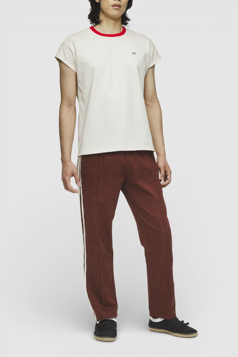 תמונת כל הלוק של חולצת טי אדיסון צ'אן x אדידס